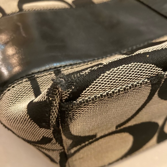 COACH signature stripe  No. 12429
SHOULDERBAG tote VNTG and wallet - Picture 8 of 16